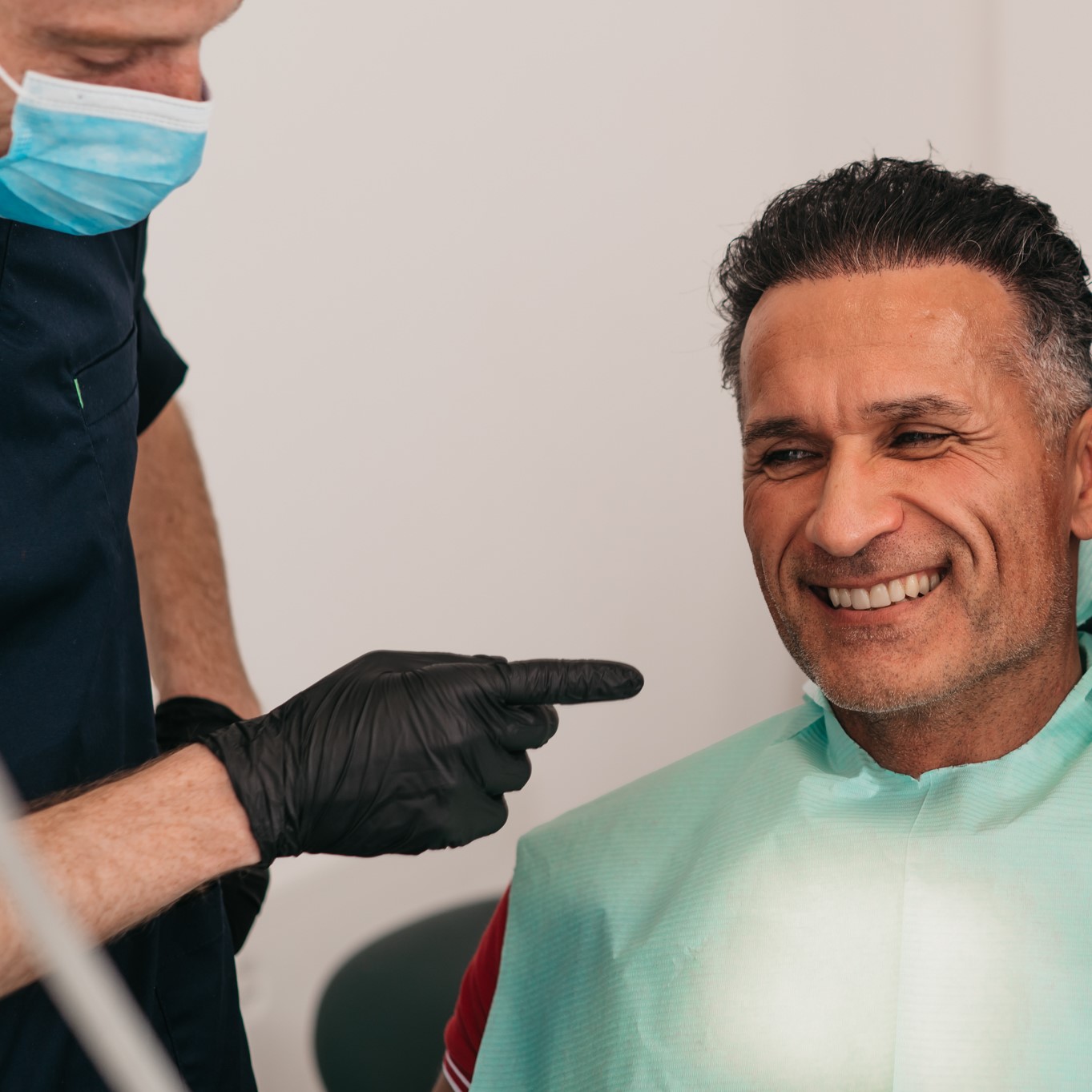 Pacijent Dental Centar Apex — zadovoljan osmijeh