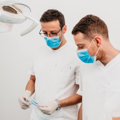 Doktor i pacijent — Dental Centar Apex